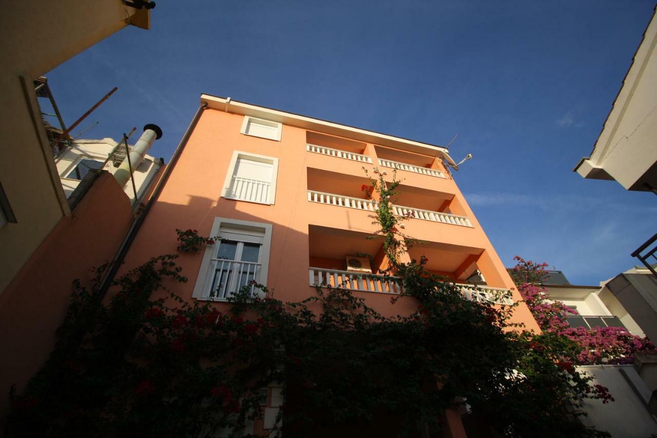 Apartments Knezovic グラダツ エクステリア 写真