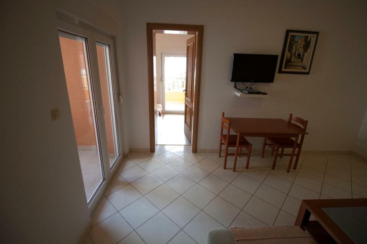 Apartments Knezovic グラダツ エクステリア 写真