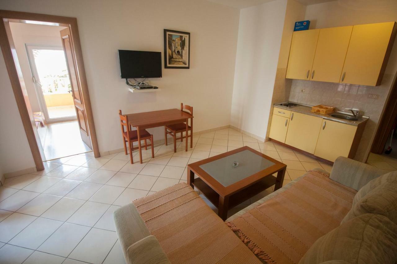Apartments Knezovic グラダツ エクステリア 写真