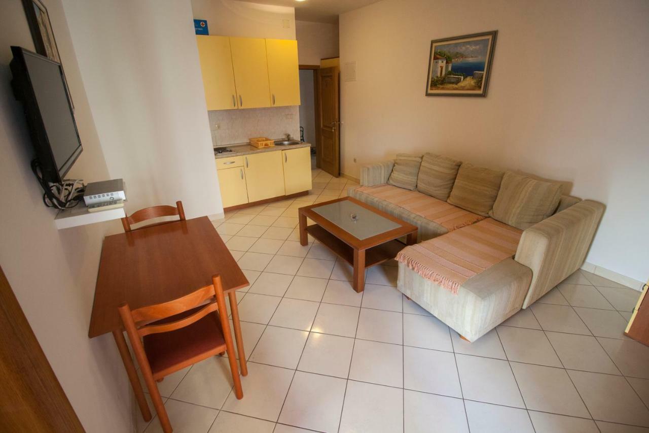 Apartments Knezovic グラダツ エクステリア 写真
